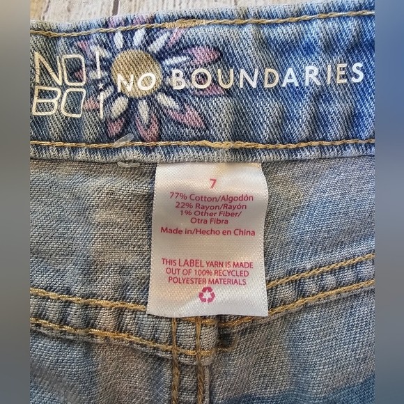 No Boundaries Juniors Size 7 Denim Raw Hem Floral Boho Hippie Shorts Hi-Rise - Picture 6 of 9